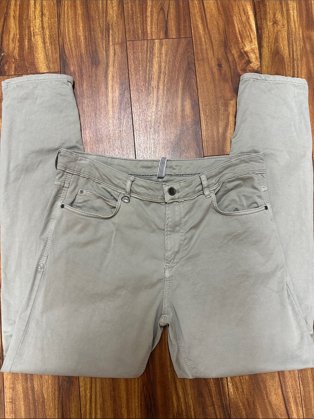 Zara Light khaki Slim Jeans size 32